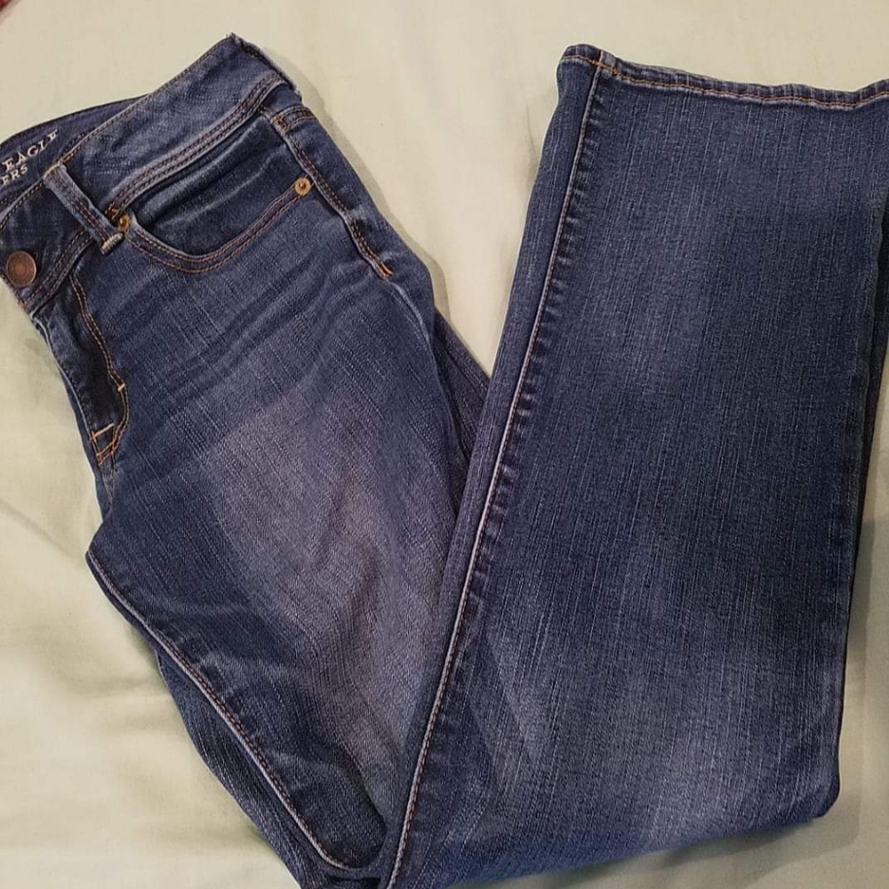 American Eagle women's jeans
8 short